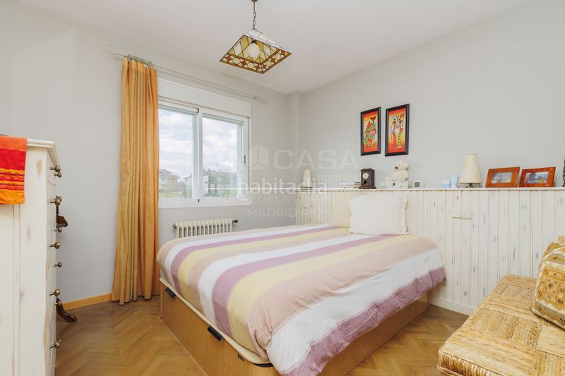 Foto cfc4567c-06e2-4131-979e-f666f27fefd7. Pis amb calefacció aparcament piscina a Sector B Boadilla del Monte