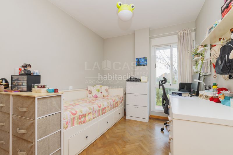 Foto dbc597da-d5b8-405f-be34-020fd5186586. Pis amb calefacció aparcament piscina a Sector B Boadilla del Monte