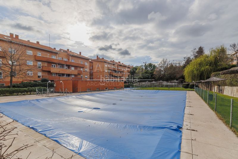 Foto e36af8b9-977d-4b44-9231-d4858bcdebf9. Pis amb calefacció aparcament piscina a Sector B Boadilla del Monte