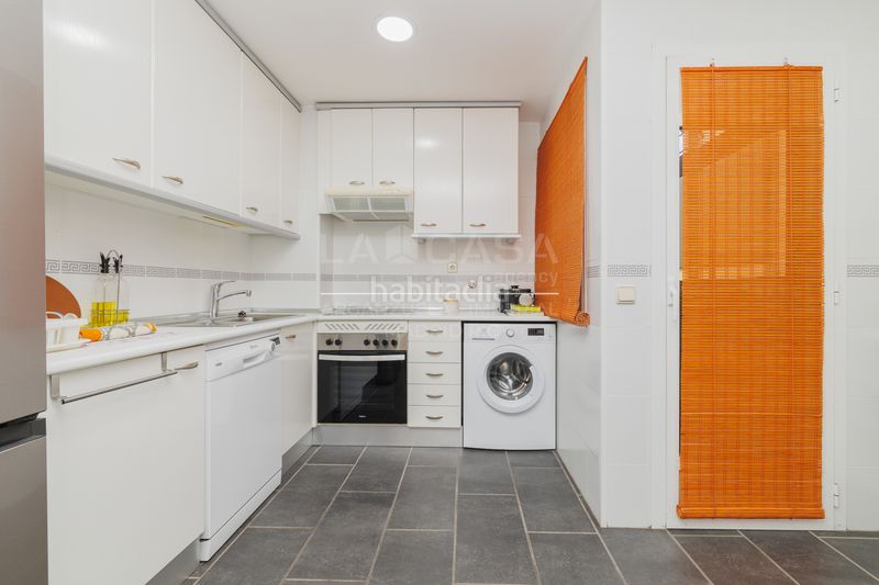 Foto ea0cb17f-b852-4006-acfe-0f2aa042c33d. Pis amb calefacció aparcament piscina a Sector B Boadilla del Monte