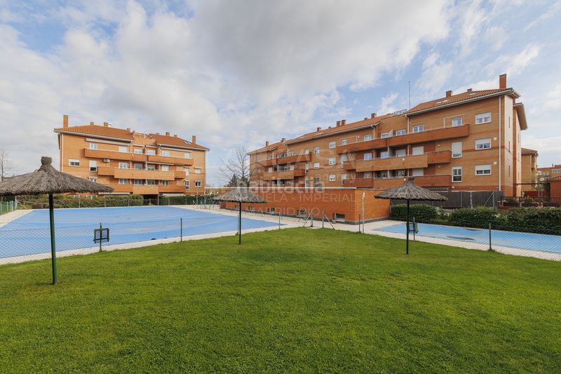 Foto eb7f18e8-97e8-4d6b-a5c8-dfc6e569b888. Pis amb calefacció aparcament piscina a Sector B Boadilla del Monte