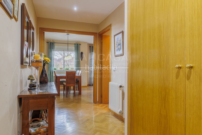 Foto f4cb27c2-0ccb-4ef5-a792-202b5039c625. Pis amb calefacció aparcament piscina a Sector B Boadilla del Monte