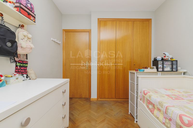 Foto fe569ba8-1441-456f-95a2-903b0ae832ad. Pis amb calefacció aparcament piscina a Sector B Boadilla del Monte