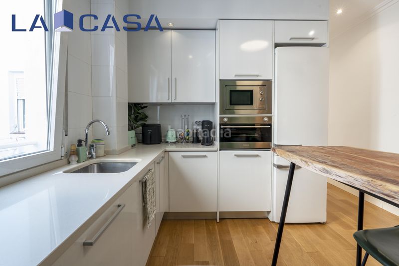 Foto 4a4f8a1e-fff9-4370-9af8-35183389b366. Pis amb aparcament a Almagro Madrid