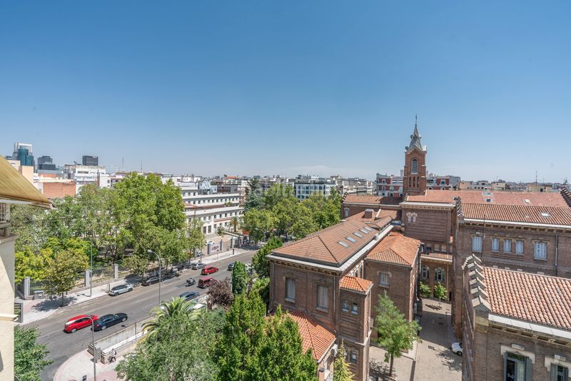 Foto 86f0281f-046e-4619-b0c1-e6cdbcec5050. Pis amb aparcament a Almagro Madrid