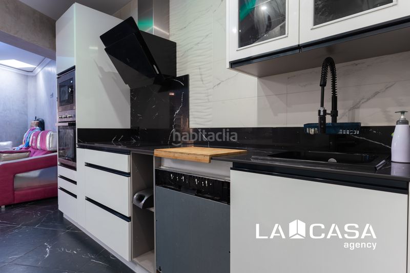 Foto d253f9c9-7d96-4946-bee0-7d8301d2ad28. Casa amb aparcament a Centro - Doña Mercedes Dos Hermanas