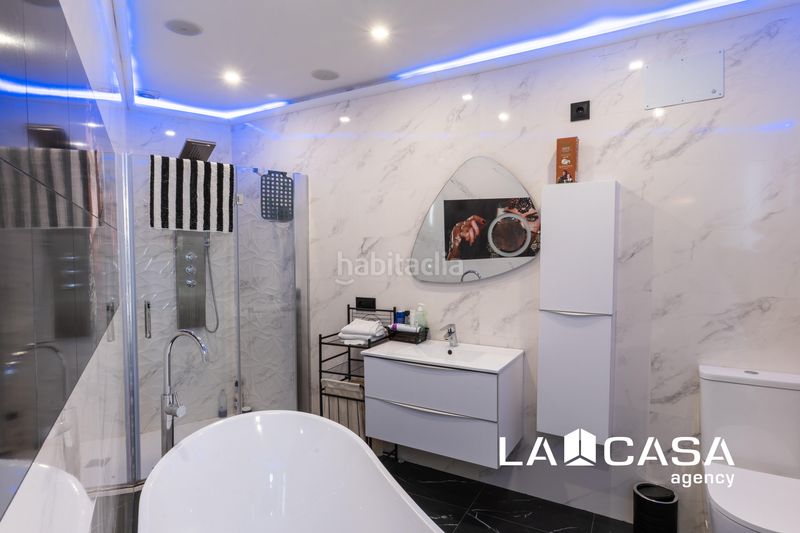 Foto d46cf950-c738-4d59-8a70-c4723bcb50d1. Casa amb aparcament a Centro - Doña Mercedes Dos Hermanas