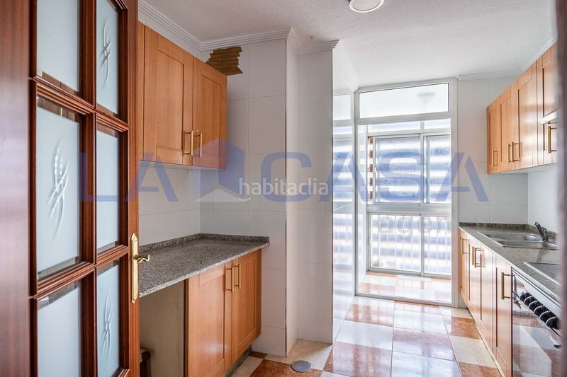 Foto 06b9cf06-e021-4684-9838-c59edffcf76a. Pis amb aparcament a El Torrejón - El Cerezo Sevilla