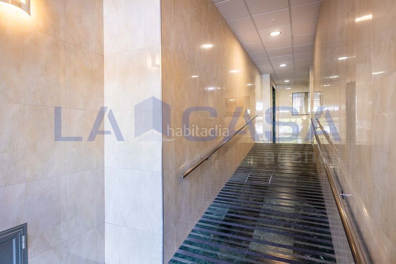 Foto 120092d5-4ea7-47d7-bedc-4cb766b2335e. Pis amb aparcament a El Torrejón - El Cerezo Sevilla