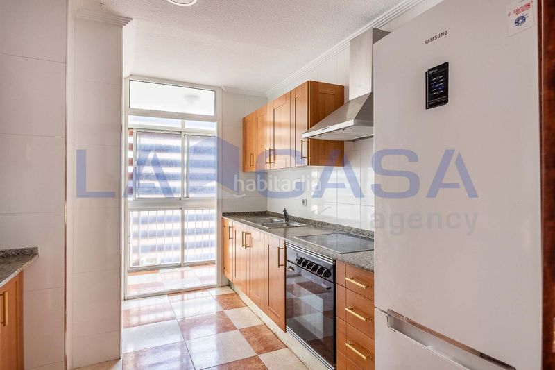 Foto 93a63620-11aa-4f11-9216-e3bc0e2b3af6. Pis amb aparcament a El Torrejón - El Cerezo Sevilla