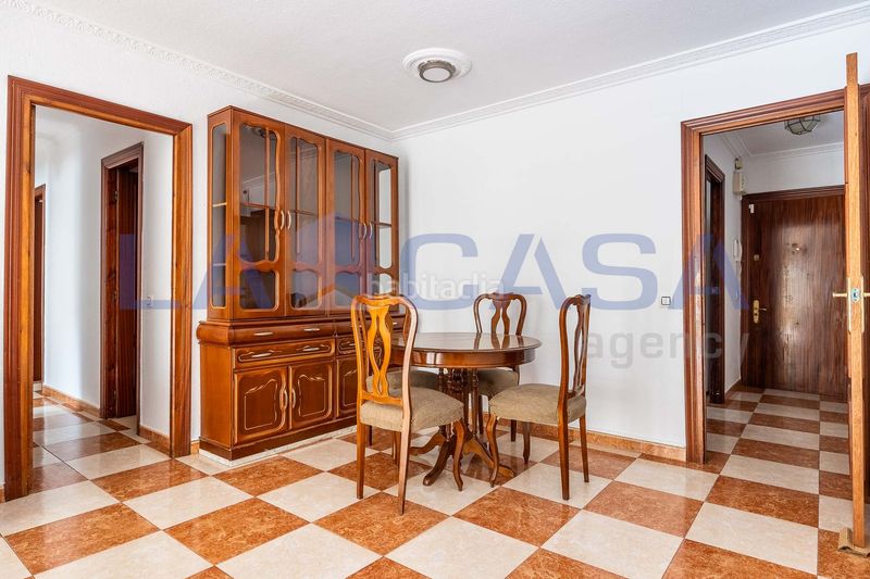 Foto a72cd25a-e019-471b-9f30-77944cf0b35e. Pis amb aparcament a El Torrejón - El Cerezo Sevilla