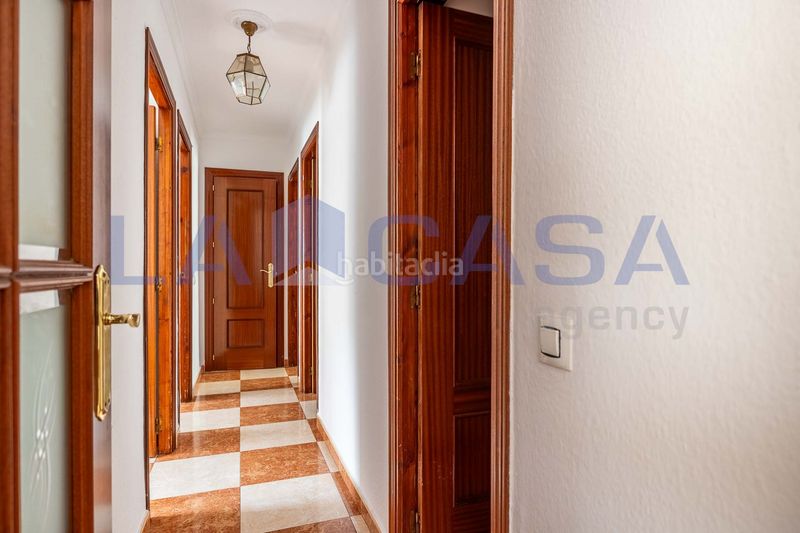 Foto ce35ff6b-af3c-4d2b-94ba-a33cf363fd2b. Pis amb aparcament a El Torrejón - El Cerezo Sevilla