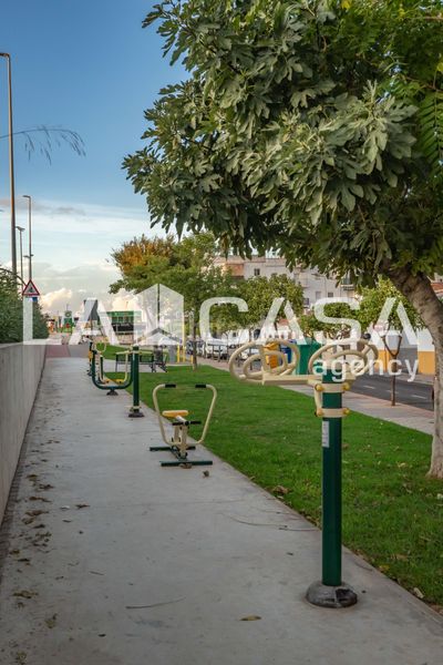 Foto f8b7f865-62a7-4600-8ba1-21b5b9d2f7a6. Casa a Centro - Doña Mercedes Dos Hermanas