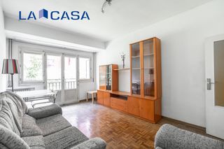 Piso  Calle de martín de vargas. Amplia vivienda con garaje y trastero en una de las mejores zona