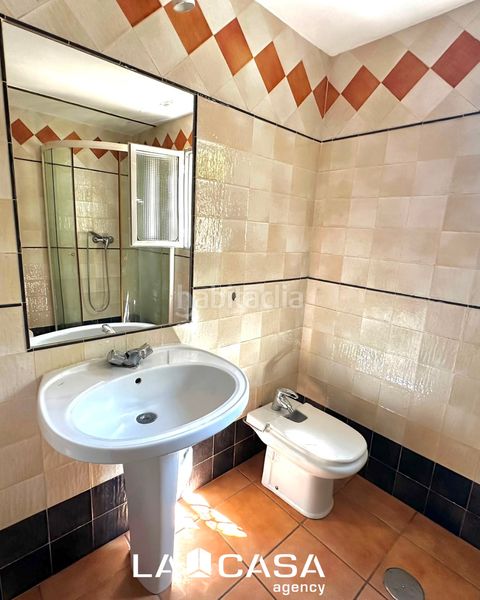 Foto ddbbe77b-0877-4684-a27f-93bc231891d5. Casa aparellada a Ronquillo (El)