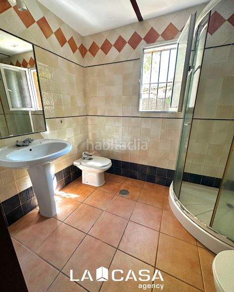Foto e8511eb8-623f-46d0-9955-074f376f426f. Casa aparellada a Ronquillo (El)