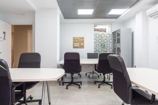 Rent Office space in Calle el alcázar 1. Pequeño gran oficina