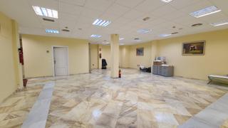 Rent Office space in Calle antonio gonzález egea 7. Amplia oficina en el centro de la ciudad