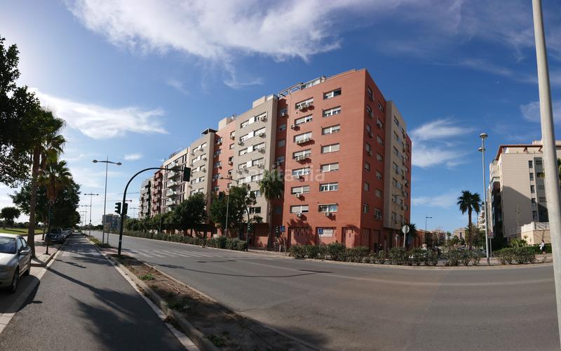 Foto b5d86fe5-f240-4d91-83b7-820e74054d51. Location local commercial dans calle francisco rabal 117 dans Almería