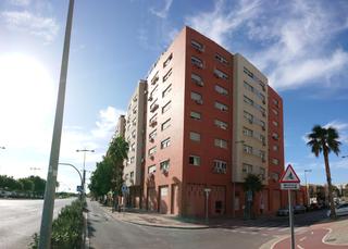 Location Local commercial à Calle francisco rabal 117. Localiza  alquila fantástico local  en vega de acá