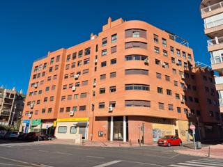 Pis en Calle manuel azaa 4. Gran piso en manuel azaa de almera