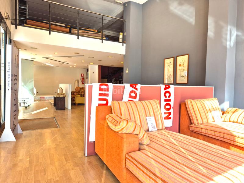 Foto d4b1e8a0-d60d-40c5-b4a8-e174ba21f6b9. Alquiler local comercial en carretera de ronda 133 local comercial esquina en carretera de ronda, - alta visibilidad en Almería