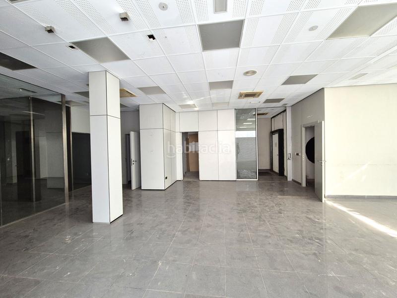 Foto d095b393-9478-4902-985c-2ab73989ca76. Affitto locale commerciale in paseo de Almería 54 in Almería