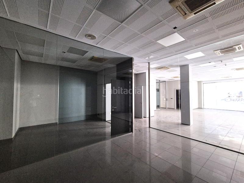 Foto 34e82f7d-980d-4936-ab94-b2976b454551. Alquiler local comercial en paseo de Almería 54 local comercial de gran visibilidad en ubicación estratégica en Almería