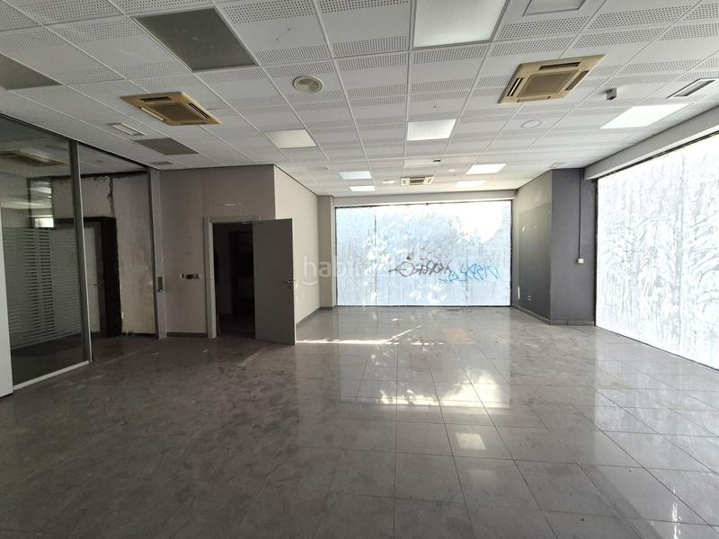 Foto efcb4e33-294c-419a-a8ef-f58752eb578e. Alquiler local comercial en paseo de Almería 54 local comercial de gran visibilidad en ubicación estratégica en Almería