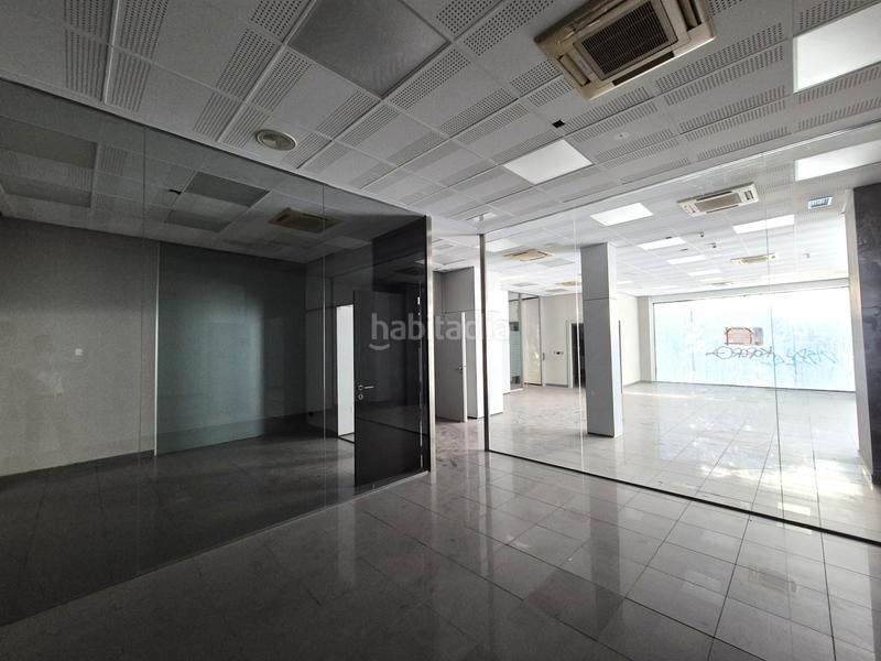 Foto fbd9bb45-822e-4dfd-8f33-33d98357f4ca. Alquiler local comercial en paseo de Almería 54 local comercial de gran visibilidad en ubicación estratégica en Almería