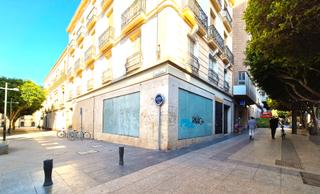 Location Local commercial à Paseo de almería 54. Local comercial de gran visibilidad en ubicación estratégica
