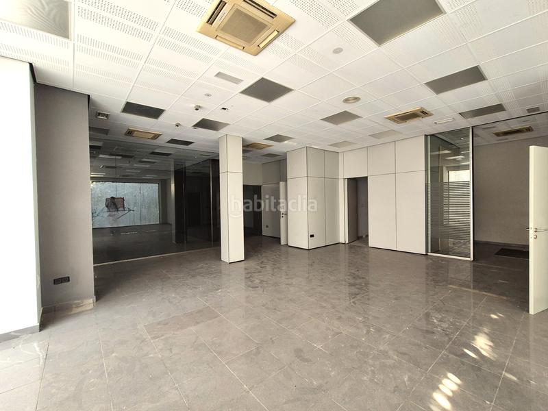 Foto 855c18f8-0276-44f0-bc30-76dd5e0da3fb. Rent business premise in paseo de Almería 54 in Centro Almería