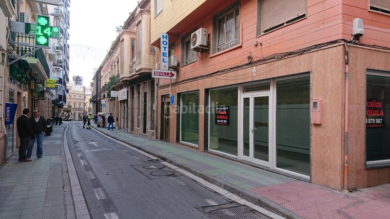Foto 374e5a1f-ddd9-4907-ba00-c474008f3a41. Affitto locale commerciale in calle granada 25 in Almería