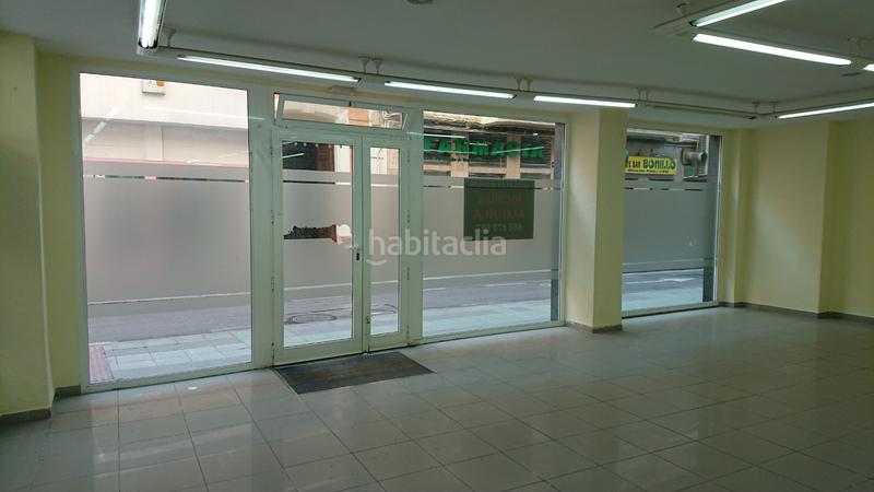 Foto 631d09d0-826a-4dc5-bb64-053ac089a059. Alquiler local comercial en calle granada 25 amplio local en calle granada en Almería
