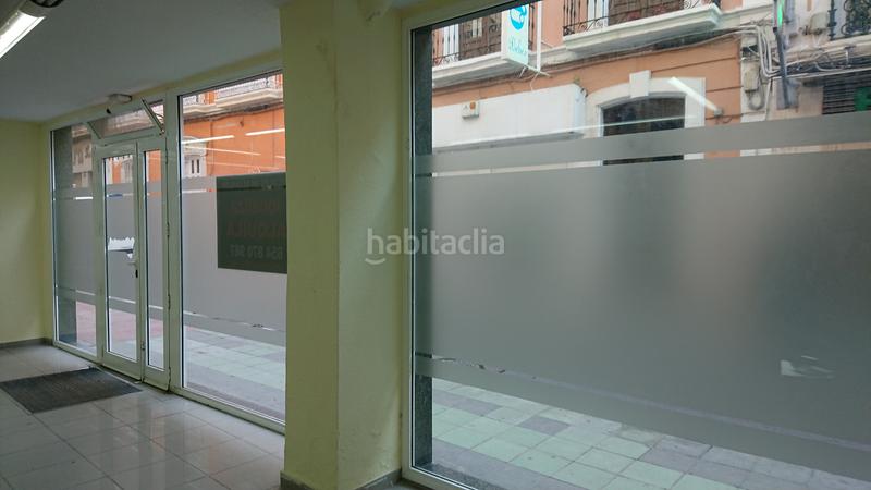 Foto e2056057-8a14-489a-b7fa-6974667ea4cf. Alquiler local comercial en calle granada 25 amplio local en calle granada en Almería