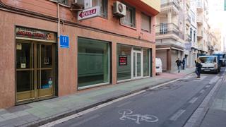 Location Local commercial à Calle granada 25. Amplio local en calle granada