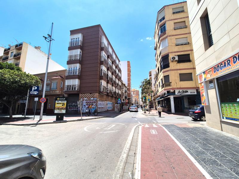 Foto 343a6d10-61ad-4873-969a-c80e15399515. Lloguer local comercial a calle granada 122 a Plaza de Toros - Santa Rita Almería