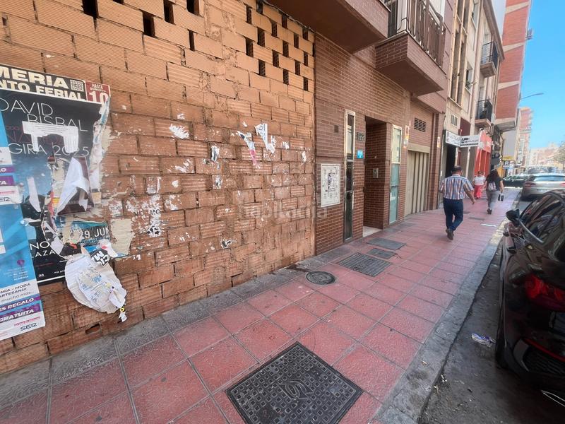 Foto 48981544-b8be-48f6-bde1-b2832c845b10. Location local commercial dans calle granada 122 dans Almería