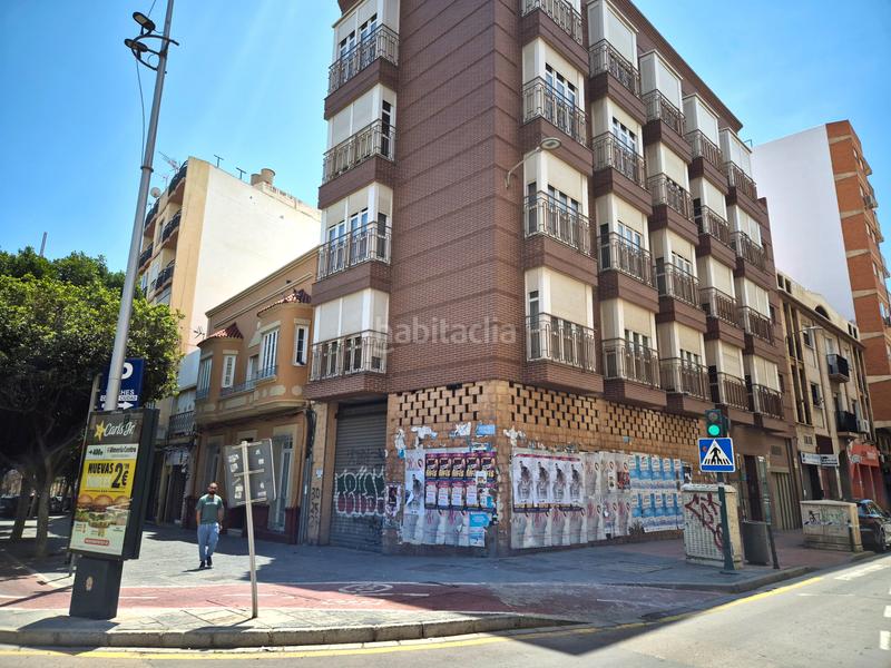 Foto 6abc5a0b-f662-4710-8ef5-0d63f665425d. Location local commercial dans calle granada 122 dans Almería