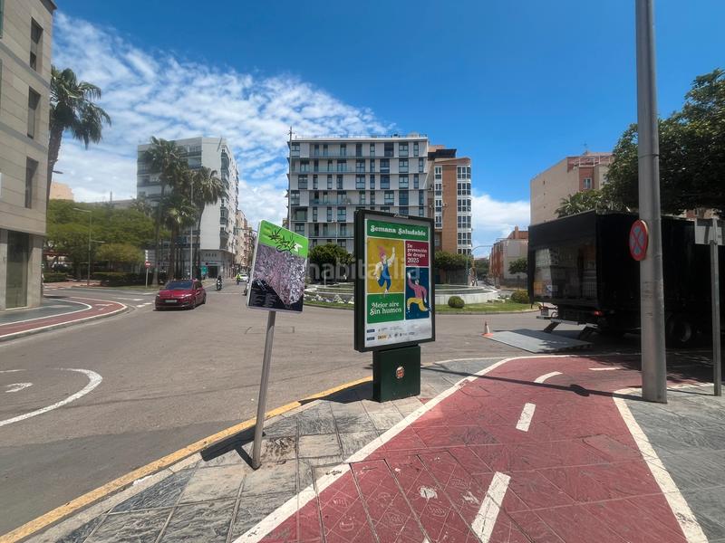 Foto b3b113a6-46ce-45bd-8eaf-b5017998baf4. Location local commercial dans calle granada 122 dans Almería