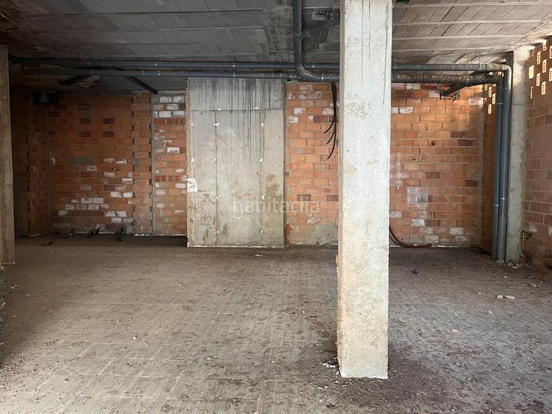 Foto b706aa07-56e2-43da-8d0b-10610e383b63. Location local commercial dans calle granada 122 dans Almería