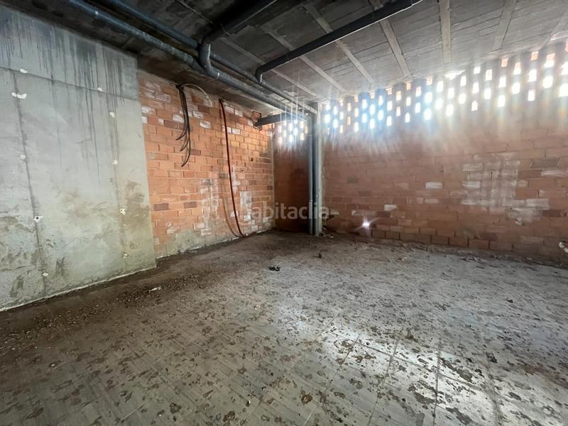 Foto ec351aea-2714-474e-92be-f44602de449e. Location local commercial dans calle granada 122 dans Almería