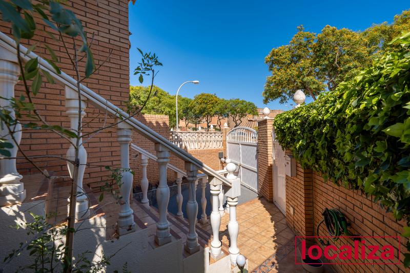 Foto 14d5a043-c112-46f4-953c-c10f4e5eef34. Towny house with fireplace parking in San Luis Almería