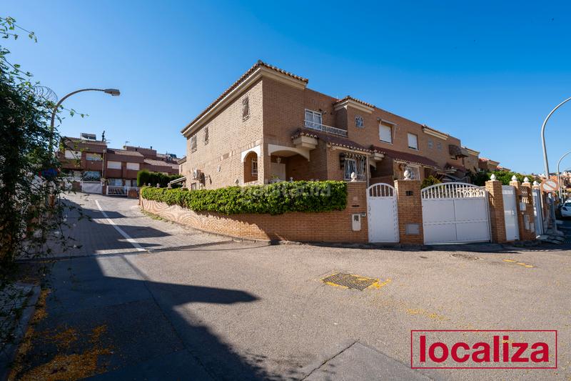 Foto 9f9fffb5-cfb6-4ff9-a470-6645b197fd36. Towny house with fireplace parking in San Luis Almería