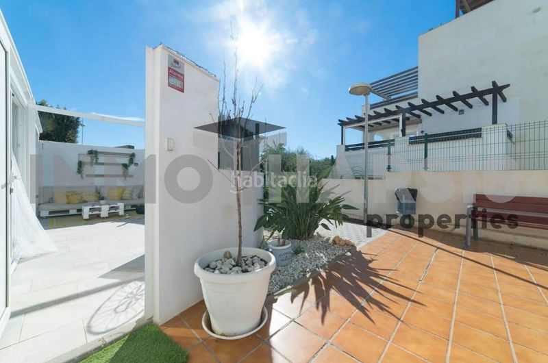 Foto 39102ef8-f09e-4e4d-8fe5-5ce85ea096e0. Planta baixa amb calefacció aparcament piscina a Almería
