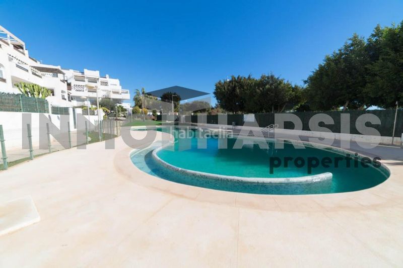 Foto 82b4a07b-8f24-48ac-907e-71de90522fea. Planta baixa amb calefacció aparcament piscina a Almería