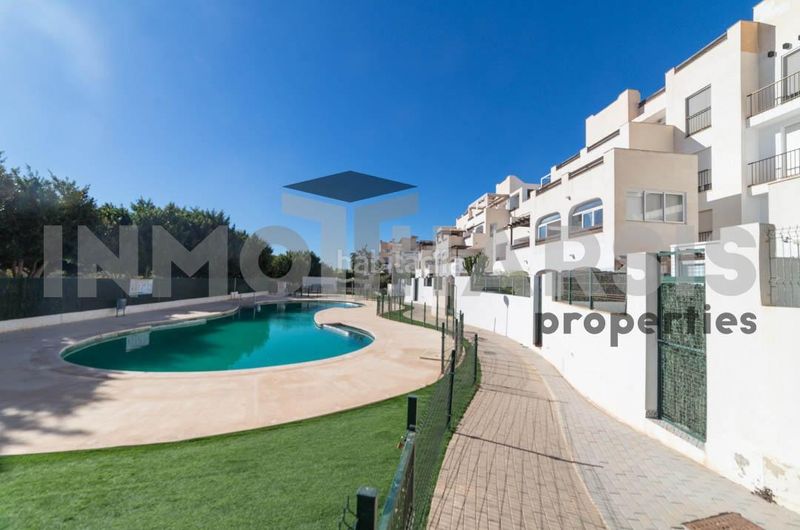 Foto 94ca20cb-a4d1-4f97-a174-36aae1312178. Planta baixa amb calefacció aparcament piscina a Almería