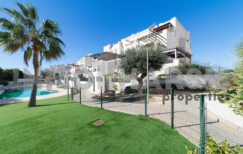 Foto ad31245e-ab16-456c-b9f2-43848987d93d. Planta baixa amb calefacció aparcament piscina a Almería