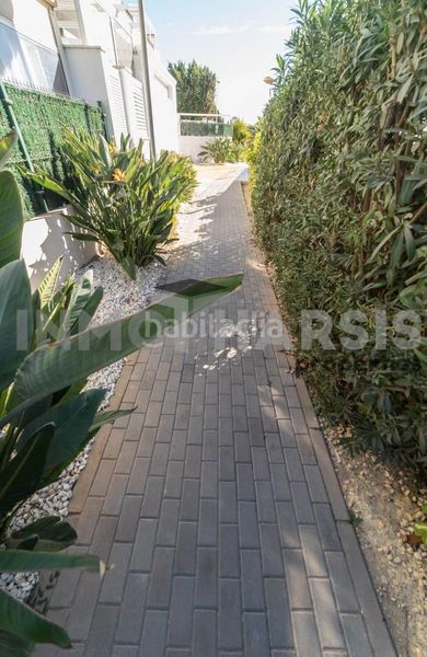 Foto afad3fab-178d-42bb-acde-4330e7bdc661. Planta baixa amb calefacció aparcament piscina a Almería