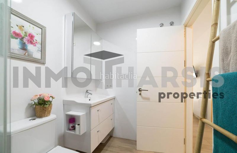 Foto c2cea2d2-e5f1-488e-b16d-689f76be4269. Planta baixa amb calefacció aparcament piscina a Almería